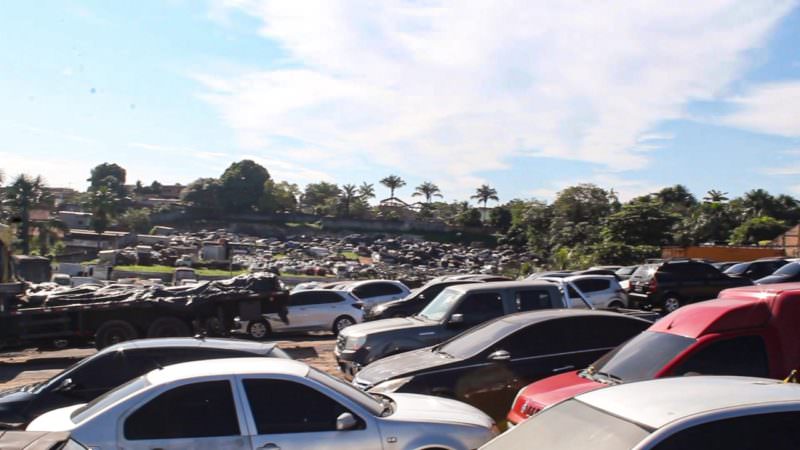 Detran-AM identifica mais de 530 veículos com restrição criminal no parqueamento