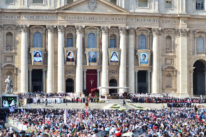 Dez pessoas são indiciadas pelo Vaticano por crimes financeiros