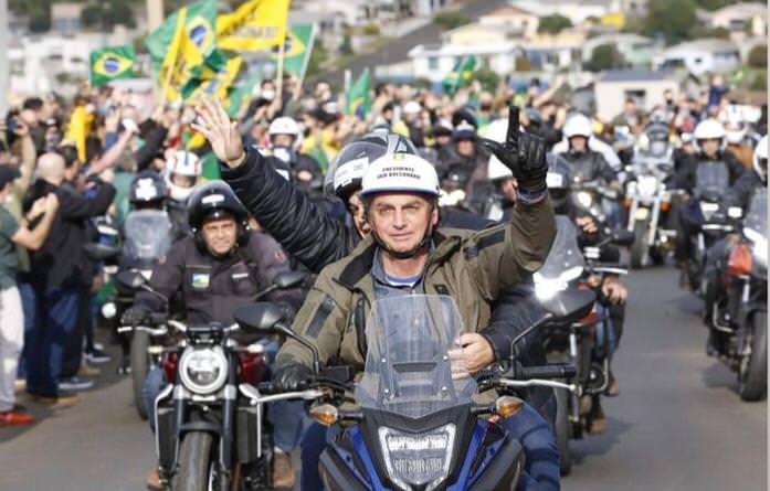 Após cirurgia, Bolsonaro participa de motociata no interior de São Paulo