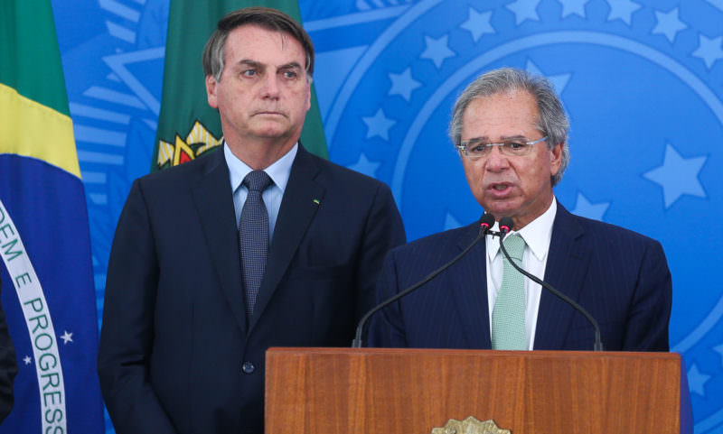 Bolsonaro garante que nada tira Paulo Guedes do governo