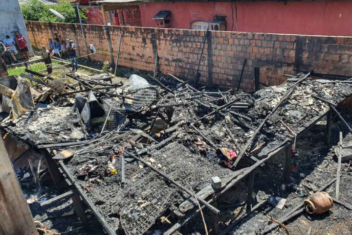 Mulher morre queimada em incêndio no bairro Petrópolis