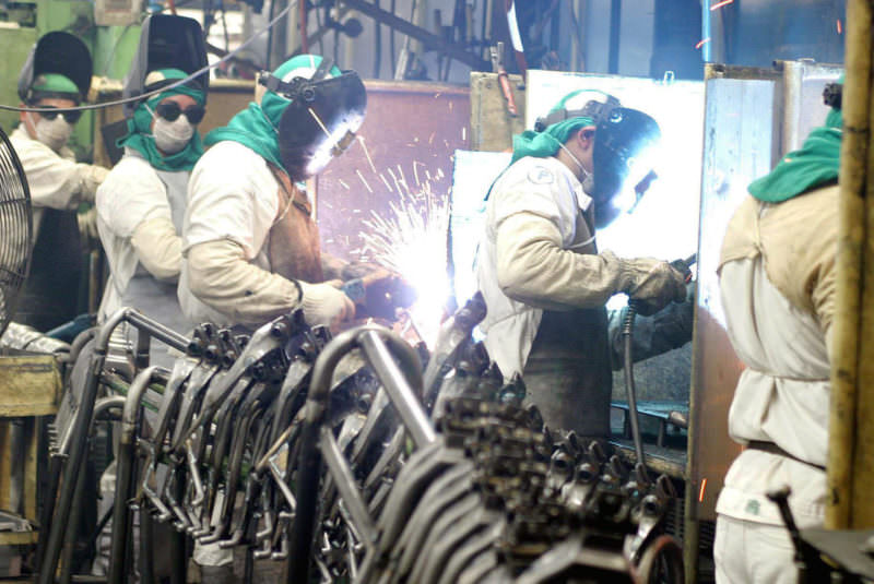 Produção industrial cai pela quinta vez consecutiva em 2021, aponta IBGE