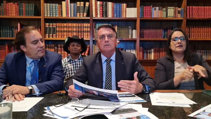 'O que a CPI contribuiu para evitar o número de mortes?', questiona Bolsonaro