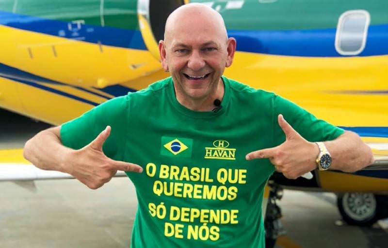 Luciano Hang pede a Bolsonaro que resgate o horário de verão