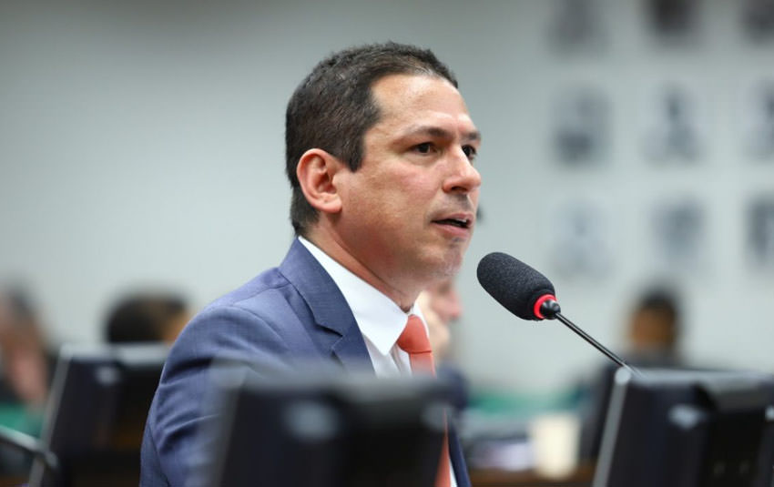 ‘É um profundo constrangimento’, diz Marcelo Ramos sobre Bolsonaro no PL