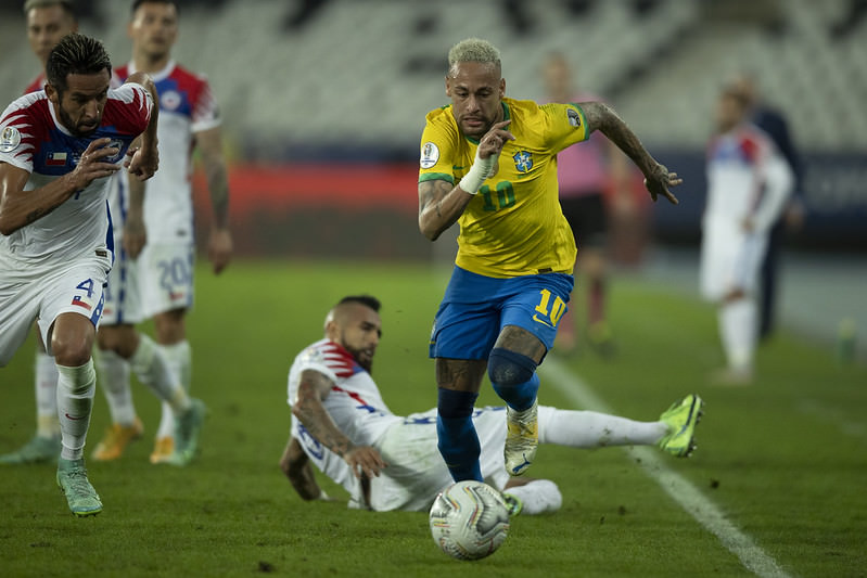 Com dificuldade, Brasil vence Chile e avança na Copa América