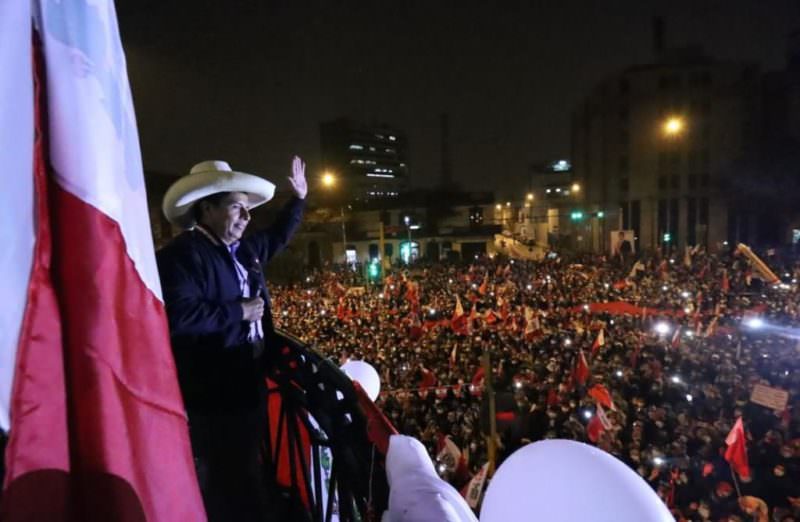 Após 40 dias de contagem, Pedro Castillo é eleito presidente do Peru