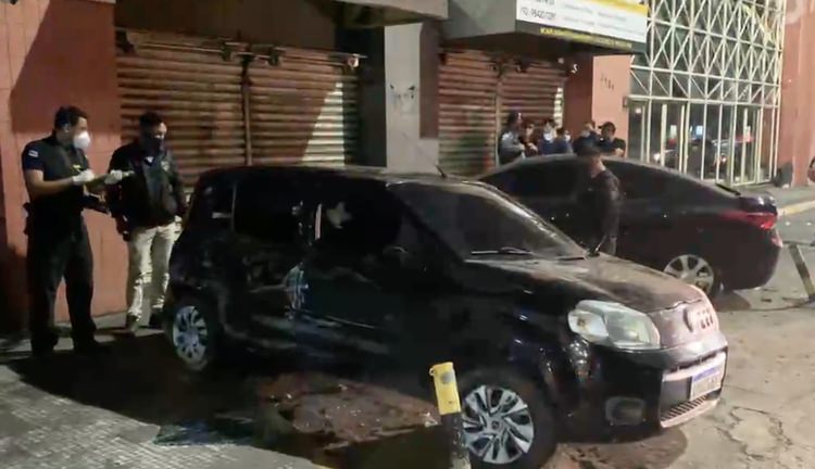 Jovem é morto dentro de carro em Manaus; PM é suspeito