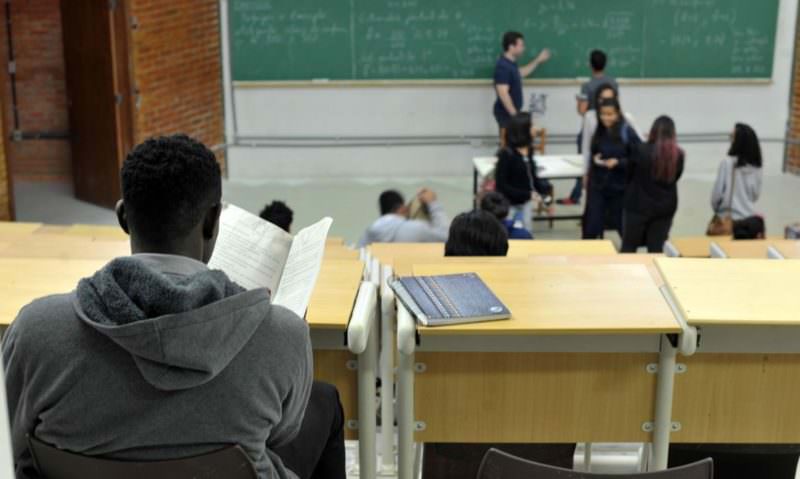 Somente 16,2% das escolas municipais voltaram às aulas no Brasil