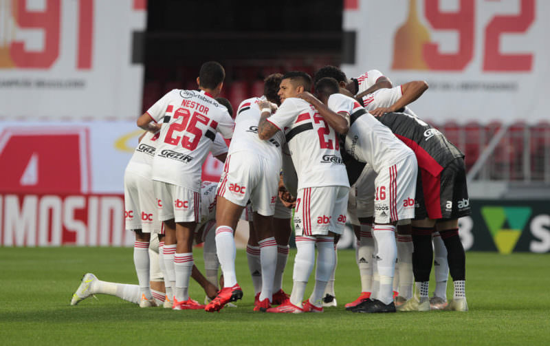 Fora de casa, São Paulo tenta vitória para evitar a queda nas oitavas da Libertadores