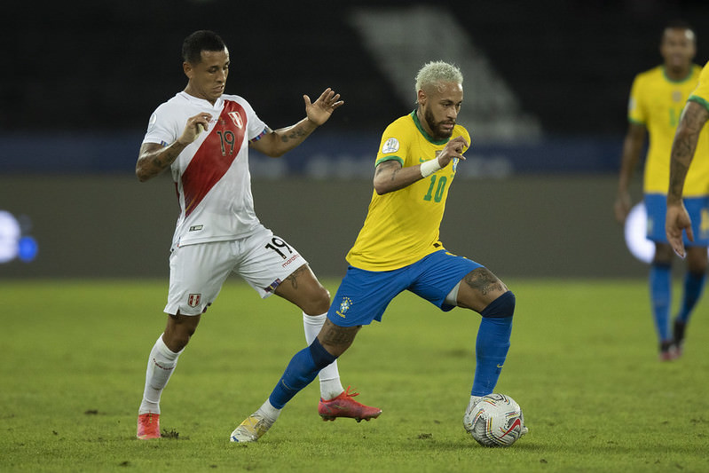 Brasil enfrenta Peru em busca de vaga na final da Copa América
