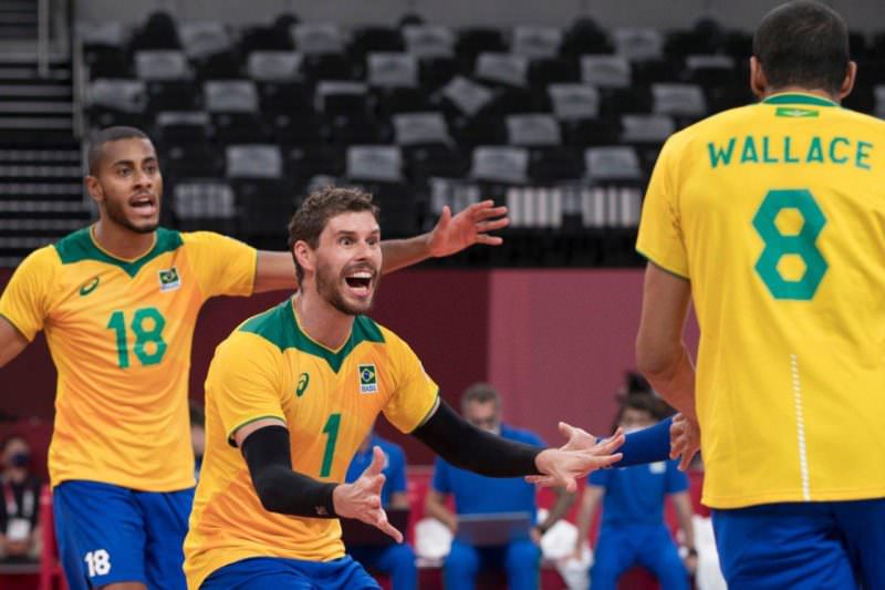 Brasil sai perdendo por 2 a 0, mas vira em cima da Argentina
