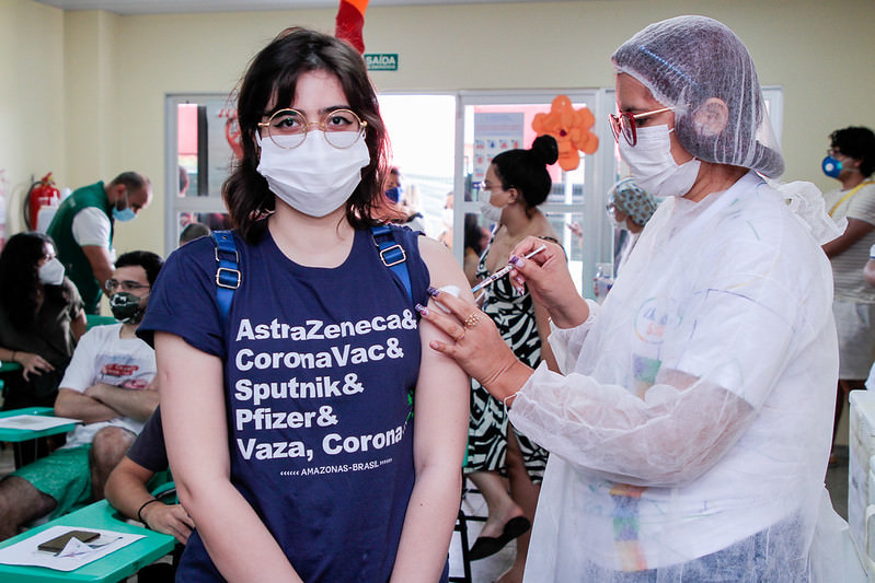 Manaus retoma vacinação contra covid a partir de 19 anos nesta sexta-feira