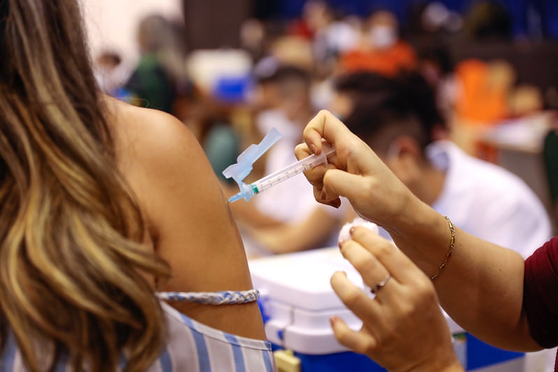 Mais de 22% da população em Manaus já completou a imunização contra a covid-19