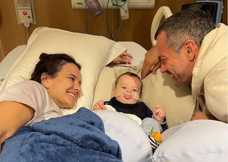 malvino salvador com filho e esposa em CTI