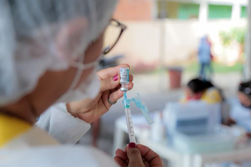Parintins vacina adolescentes de 12 a 17 anos com comorbidades
