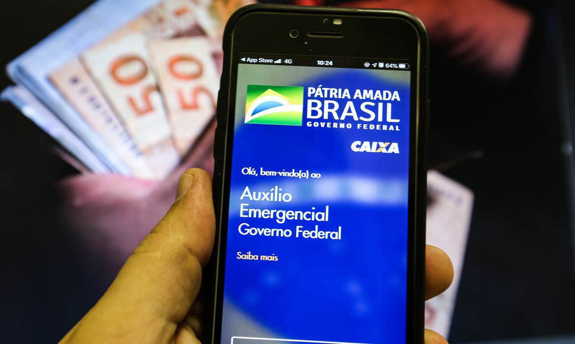 Caixa paga neste domingo auxílio aos nascidos em junho