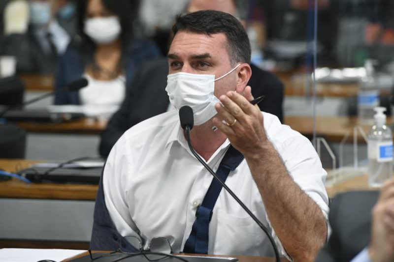 Rachadinha: STF julga Flávio Bolsonaro sobre foro especial