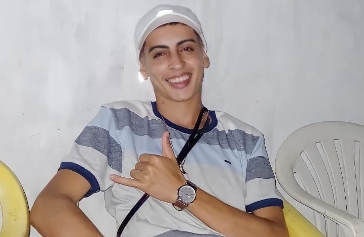 Revolta e lágrimas marcam despedida de motoboy morto por linha com cerol