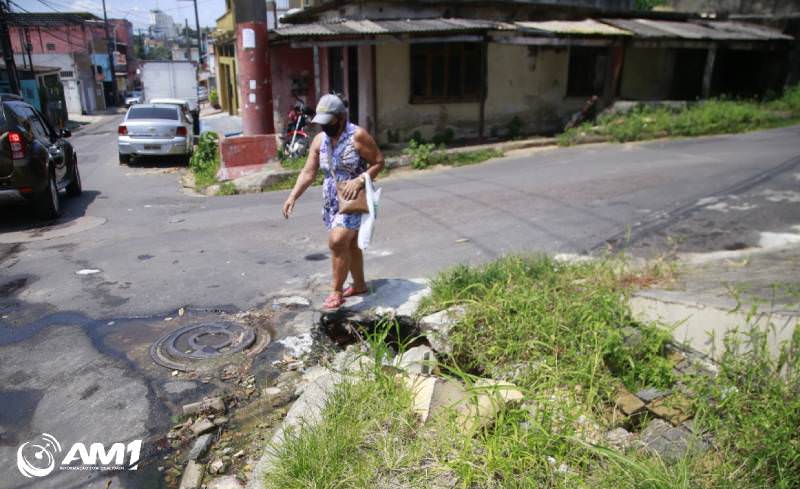 Buracos do bairro Glória estão para fazer aniversário à espera da Seminf