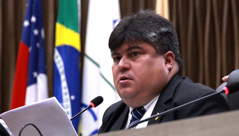 Com dispensa de licitação, David Reis contrata empresa de Brasília