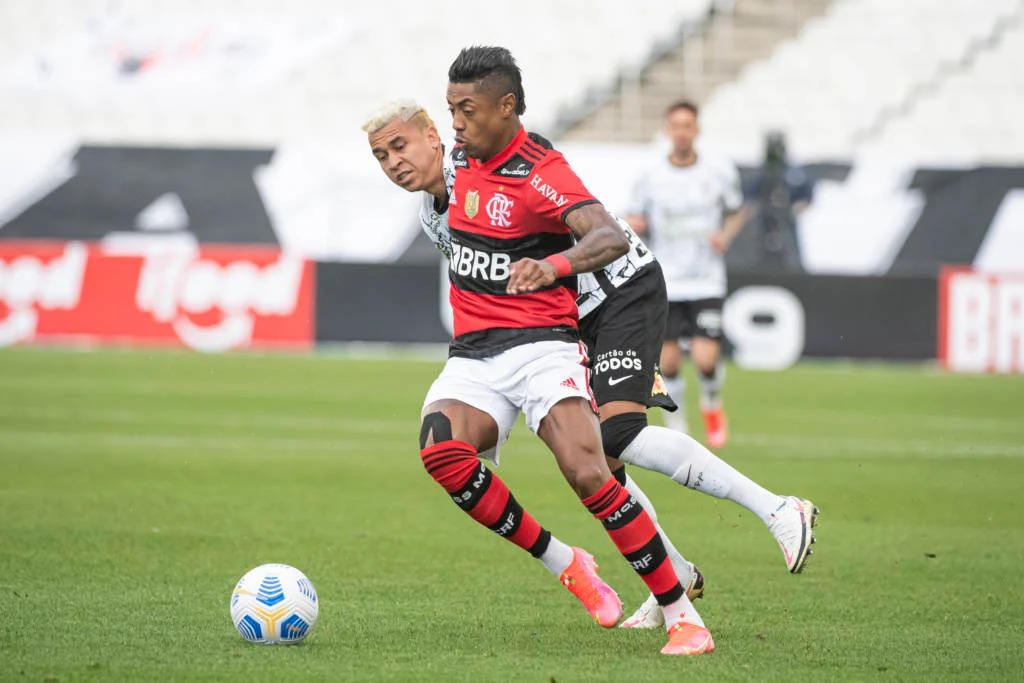Flamengo vence Corinthians em jogo fácil em São Paulo