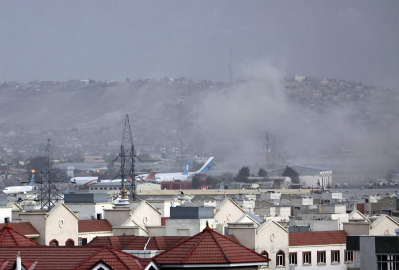 Estado Islâmico reivindica autoria de ataque no aeroporto de Cabul