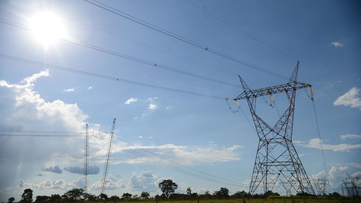 Governo lança programa de redução voluntária do consumo de energia elétrica