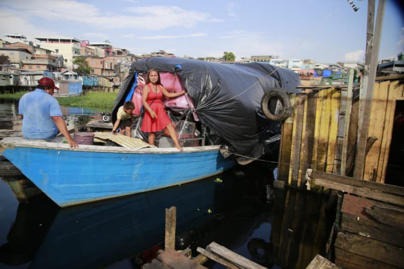 Em meio a denúncias contra Semasc, família vai morar em barco por falta de assistência em Manaus