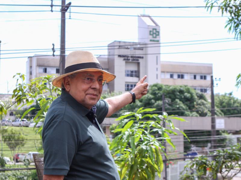 Amazonino mostra realizações como governador nas redes sociais e sinaliza candidatura ao governo
