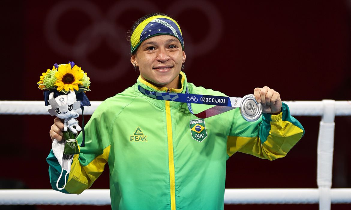 Olimpíada de Tóquio: Bia Ferreira conquista prata no boxe