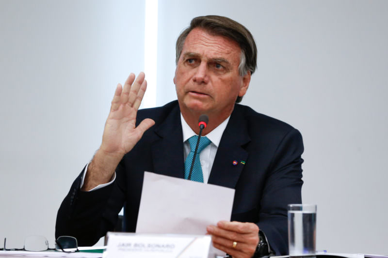 Bolsonaro vai acionar STF sobre aumento de ICMS nos estados