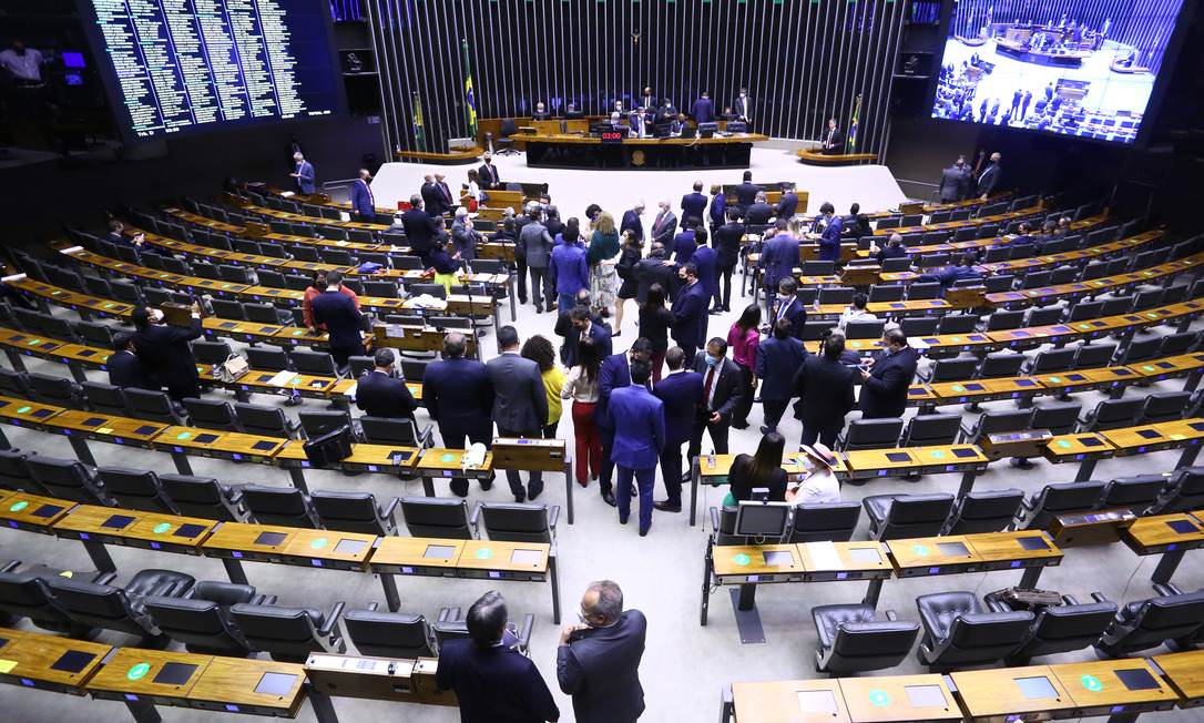 Câmara aprova volta das coligações em 2º turno