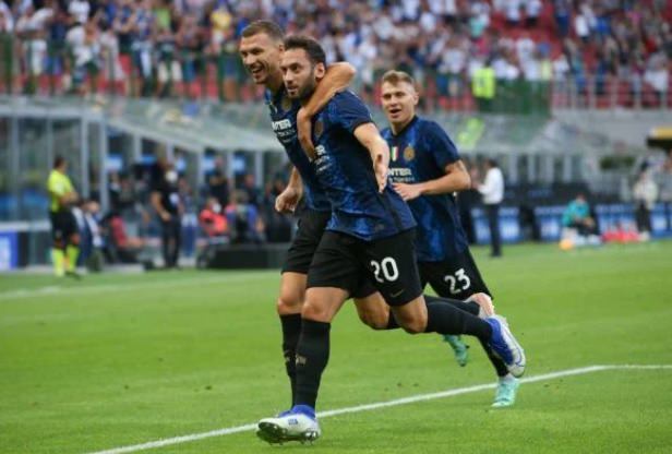 Atual campeã, Inter estreia no italiano goleando o Genoa por 4 x 0