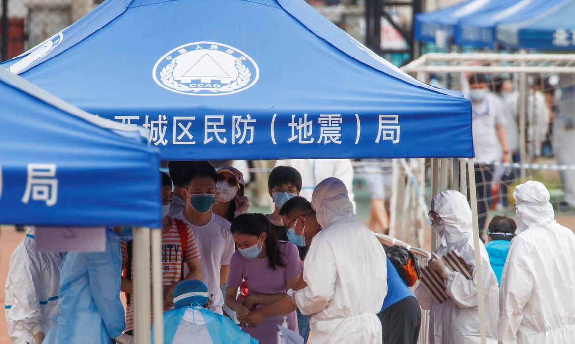 China pede investigação sobre origem da covid em outros países
