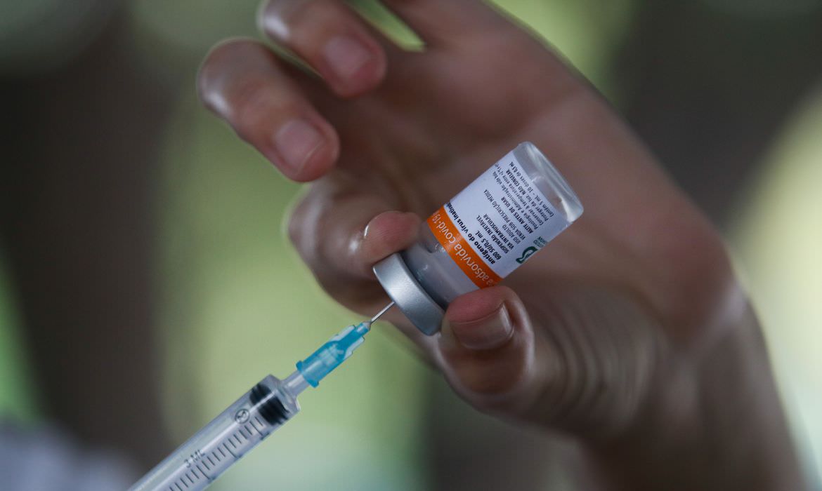 União Europeia autoriza entrada de vacinados com CoronaVac em 2022