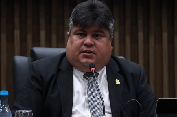 David Reis mantém regime híbrido na CMM após apoiar grito de Carnaval e festa sem máscara em Manaus