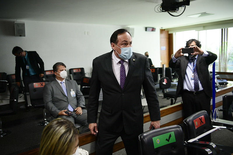 Deputado é expulso de sessão após gravar vídeo: 'a CPI faz mal ao Brasil'