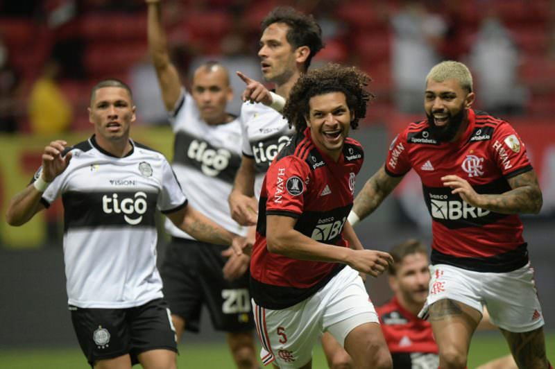 Flamengo atropela Olímpia e garante vaga na semifinal da Libertadores