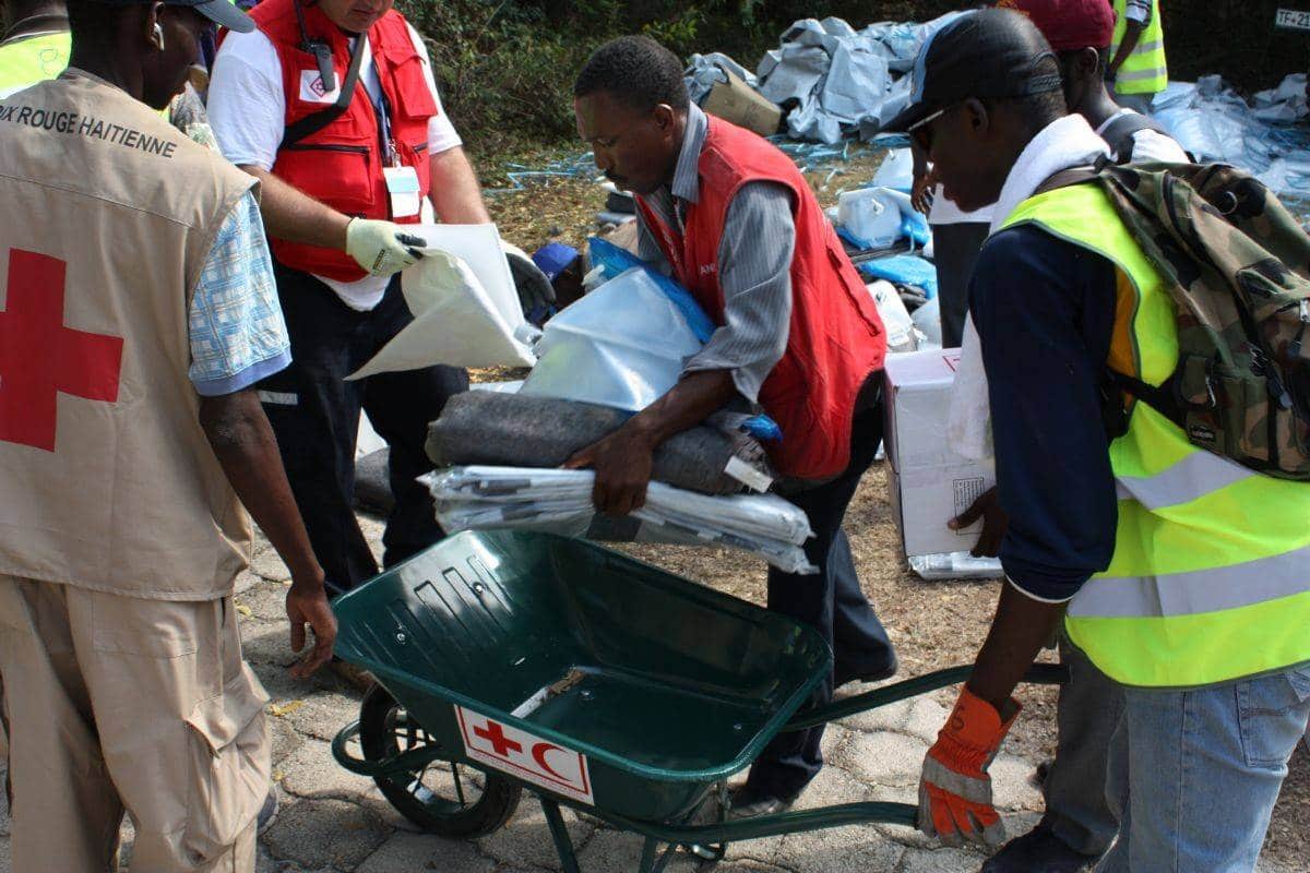 Haiti soma mais de 720 mortos após terremoto; buscas por sobreviventes continuam