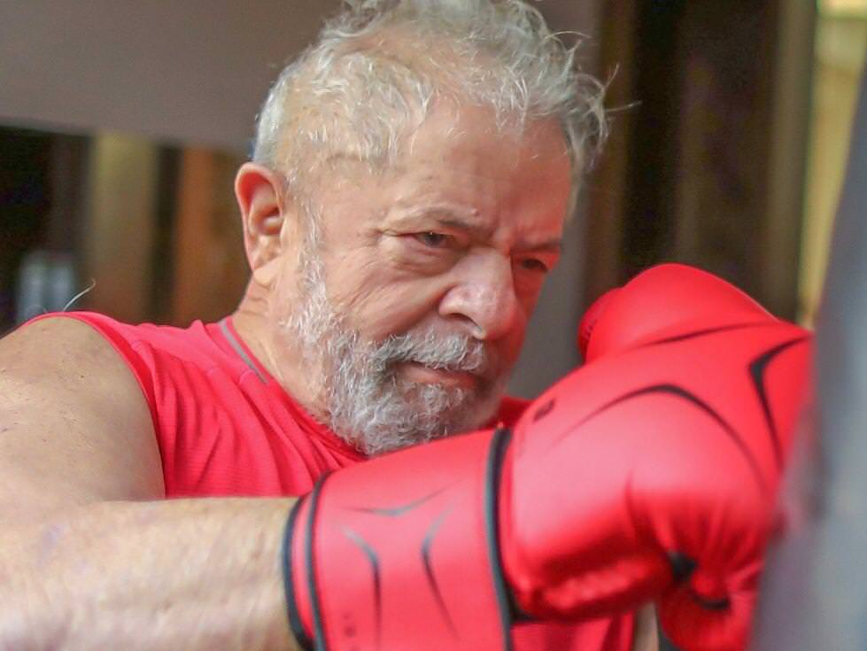Lula treina boxe para estar em forma nas eleições de 2022