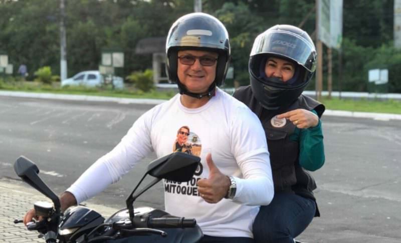 Com  Bolsonaro de garoto-propaganda, Menezes faz motociata em Manacapuru