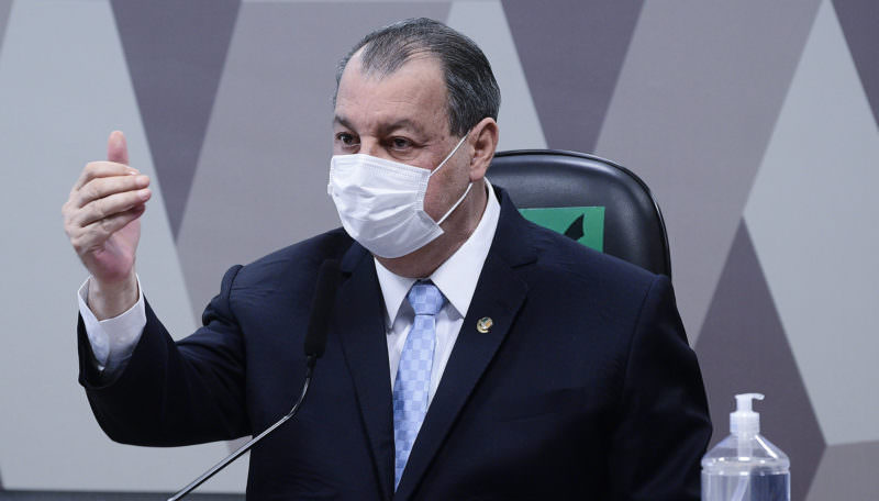 ‘Não interessa ao Brasil’, afirma Aziz sobre impeachment de ministros do STF