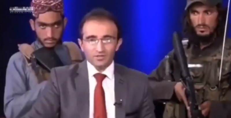 Talibã invade estúdio e obriga jornalista afegão a elogiar governo
