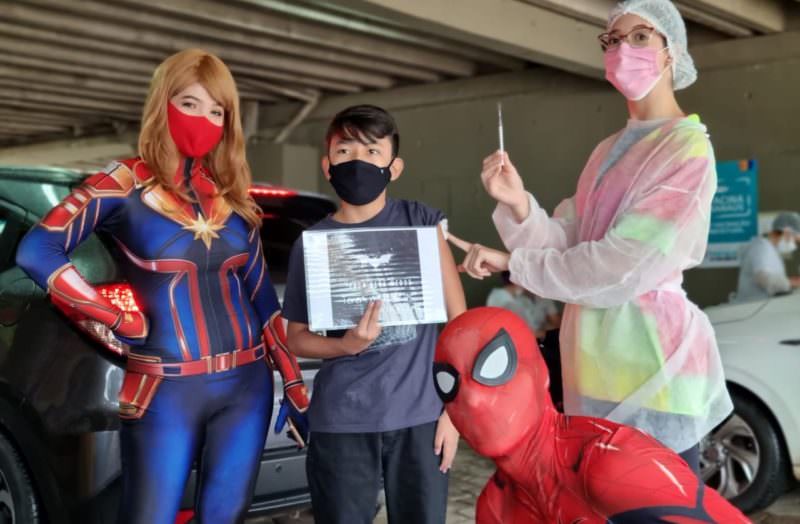 Heróis dos quadrinhos incentivam vacinação de adolescentes em Manaus