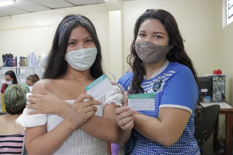 Manaus inicia vacinação de adolescentes de 12 a 17 anos com comorbidades
