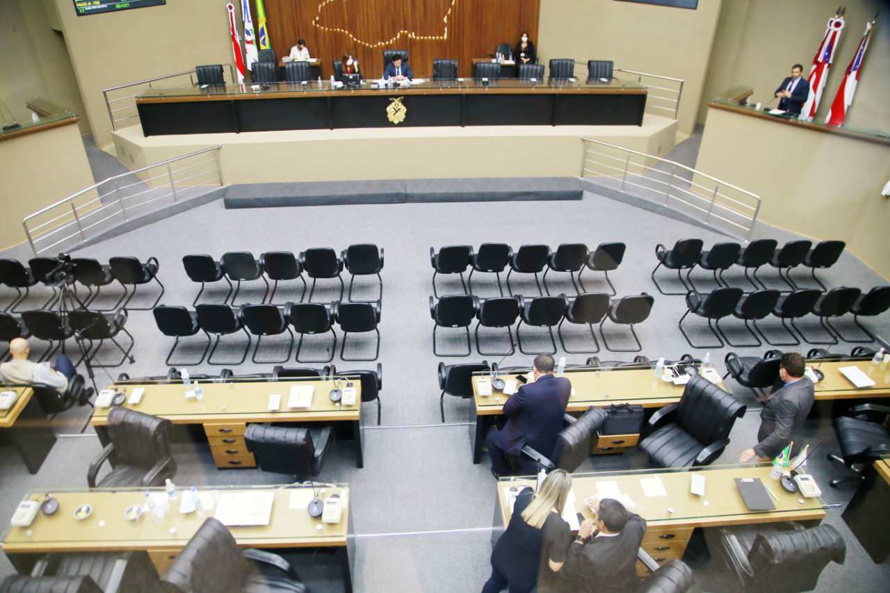 Quase esvaziada, Aleam recebe Ramos, Fausto Souza e Alessandra no retorno
