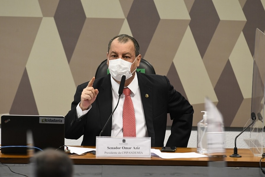 Omar Aziz diz que desfile de tanques em Brasília foi encenação de Bolsonaro