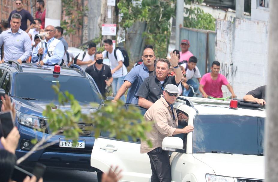 Apoiadores de Bolsonaro dizem que ele é a salvação do país