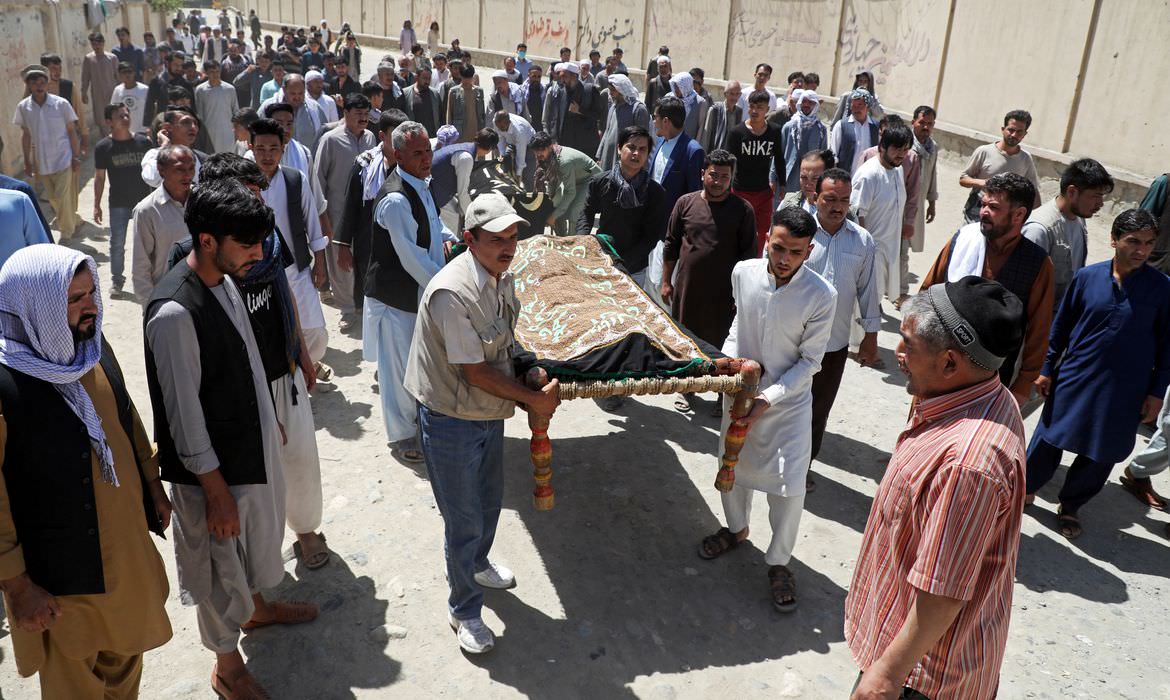 Ataque de homem-bomba mata 46 pessoas no Afeganistão
